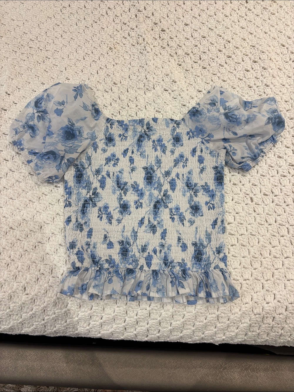 art class Blue Floral Smocked Puff Sleeve Top